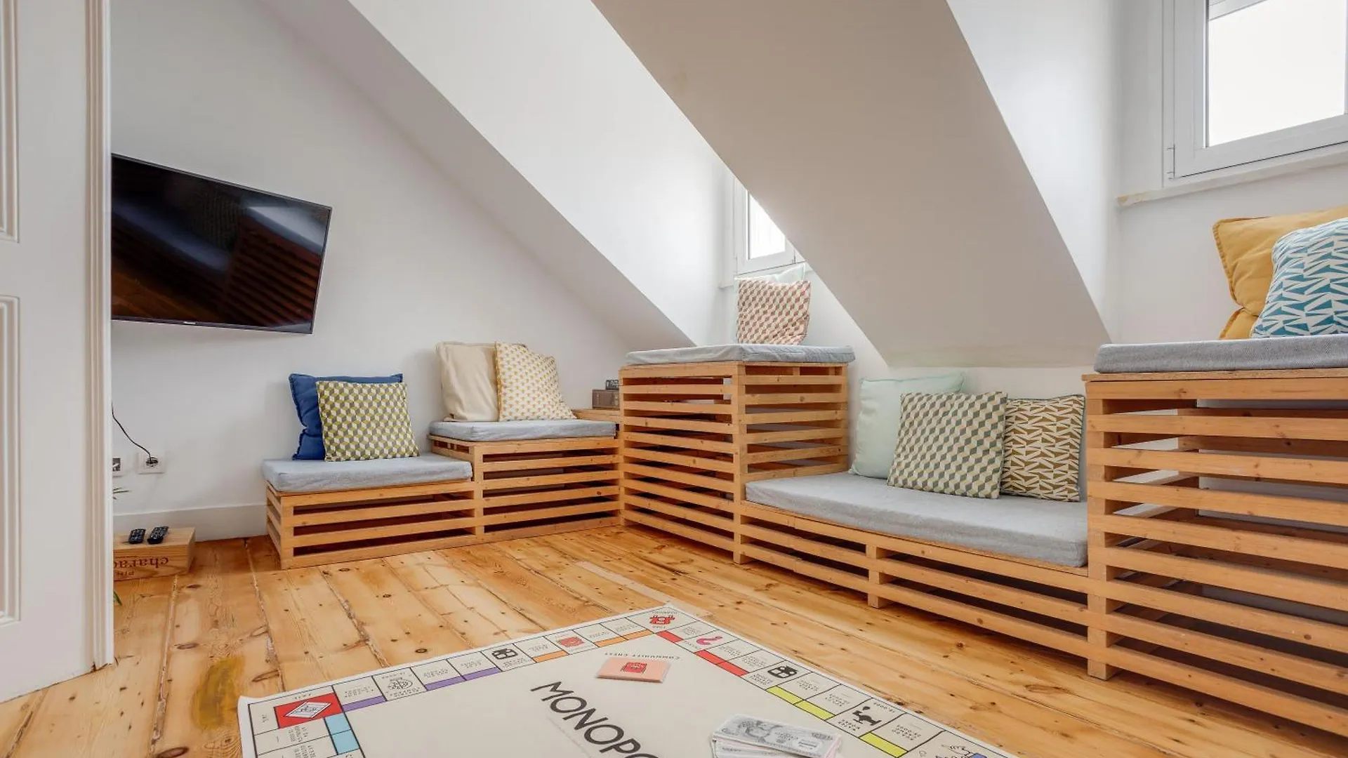 اتصالات Monopoly House - Families Only! 